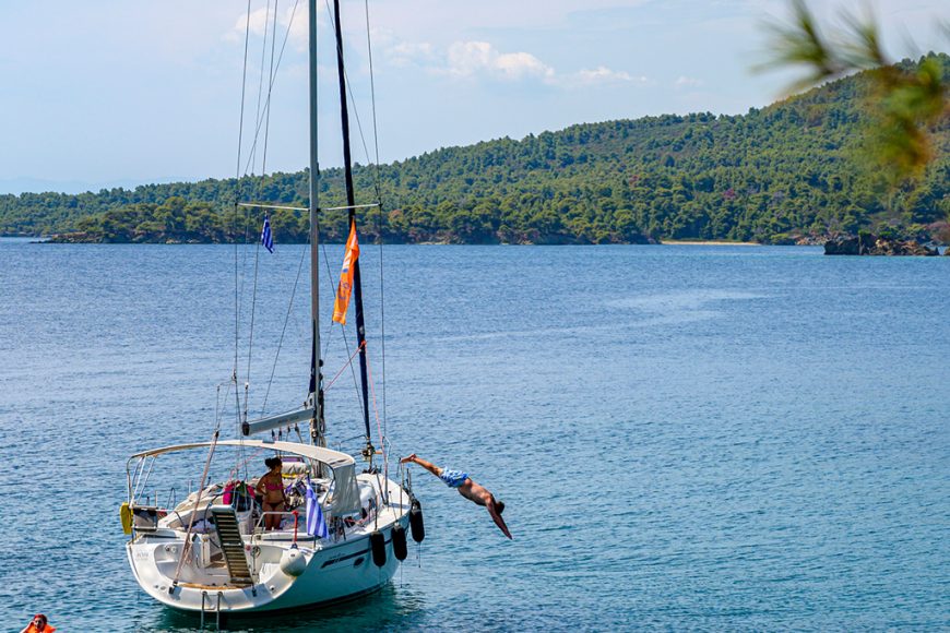 Best Time to Book a Sailing Cruise in Greece